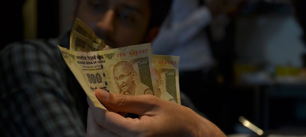 Cabinet passes ordinance penalising citizens for holding old notes beyond March 31: Reports