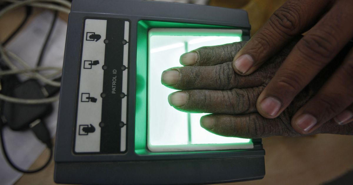 Anti-Aadhaar activists urge citizens to switch off their mobile phones for 30 minutes on Saturday