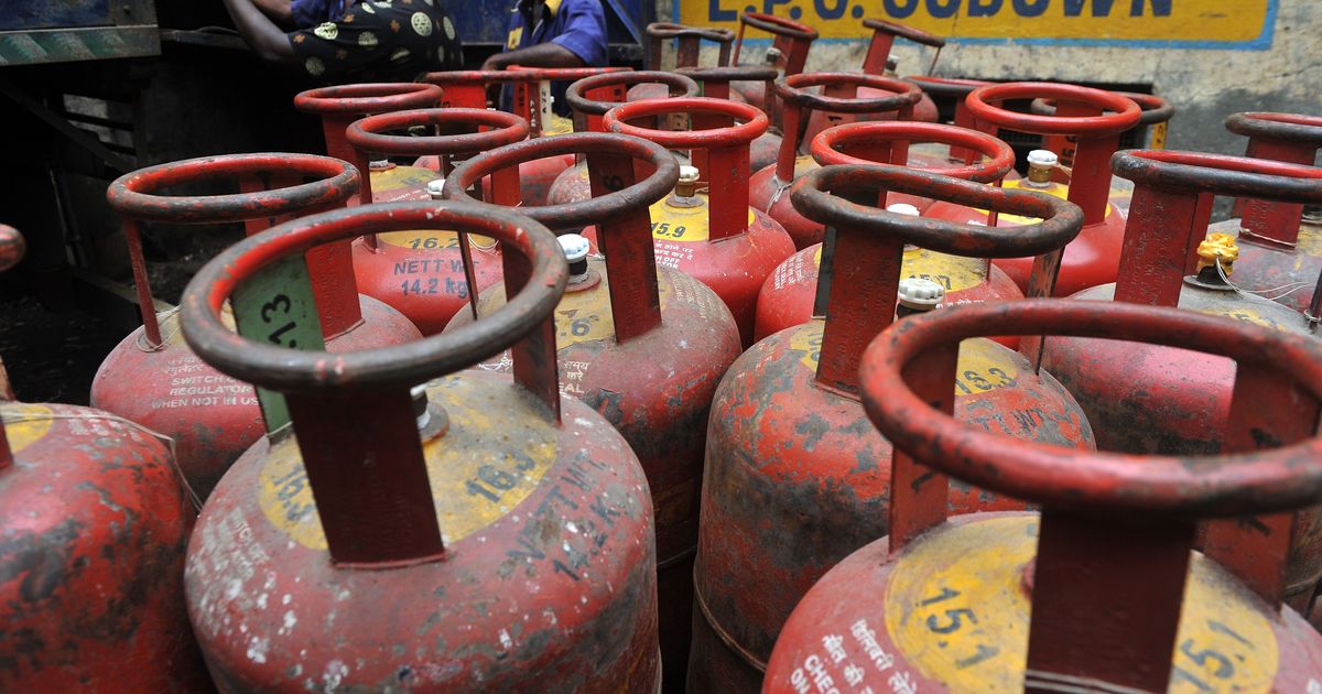LPG price comes down by Rs 25 per cylinder LPG price comes down by Rs 25 per cylinder