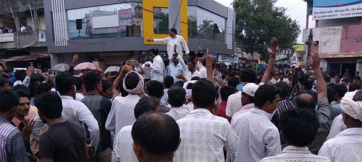 Protests all over Gujarat against attack on Dalit men who were skinning a cow, 16 attempt suicide