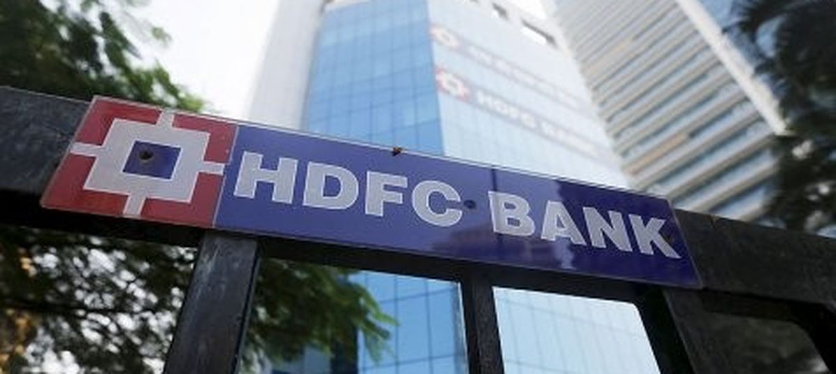hdfc bank registers 20 higher net profit in first quarter