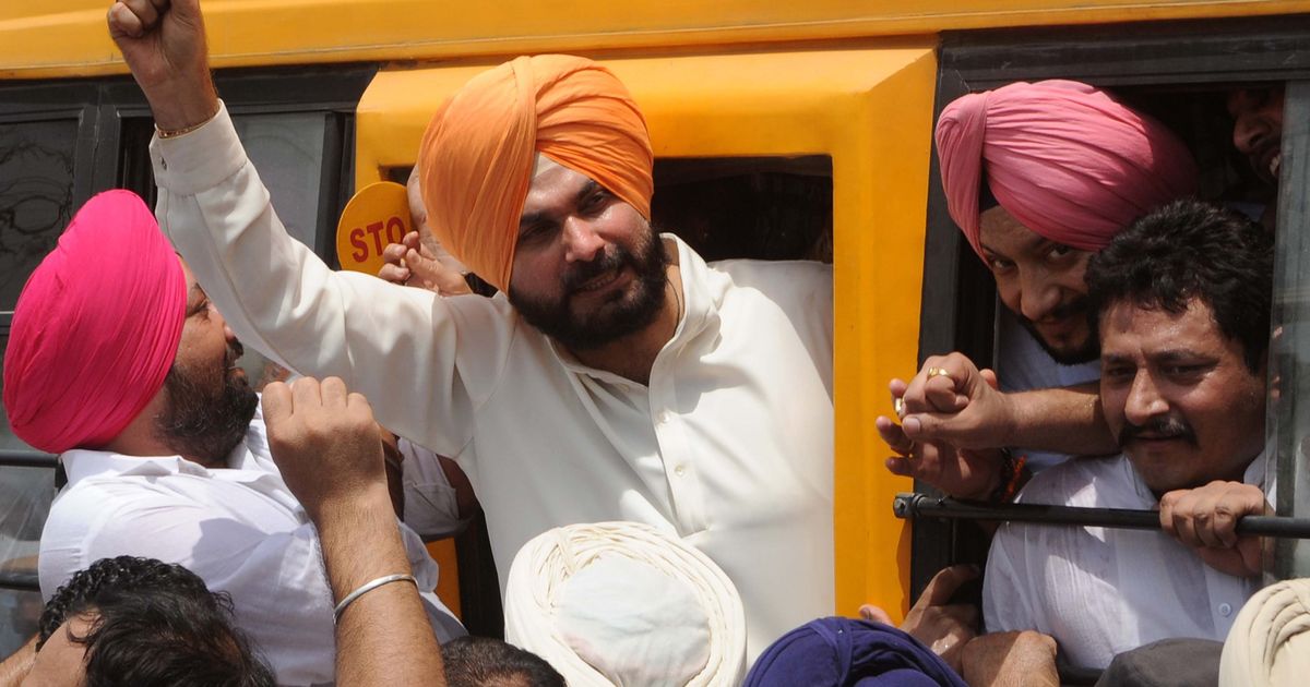 IT department freezes Navjot Singh Sidhu's bank accounts over tax dispute