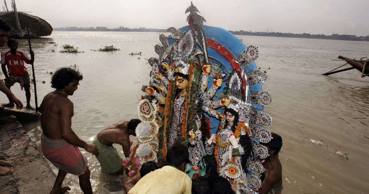 Impose Rs 50,000 fine for immersing idols in Ganga and its tributaries, Centre tells states: Reports