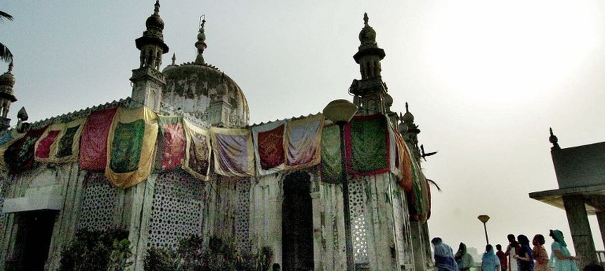 The big news: HC allows women inside Haji Ali, but stays order for 6 weeks, and 9 other top stories