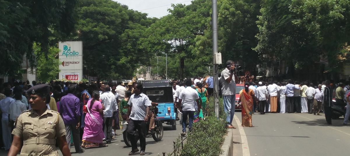 Tamil Nadu: Traffic in central Chennai comes to standstill after J Jayalalithaa is hospitalised
