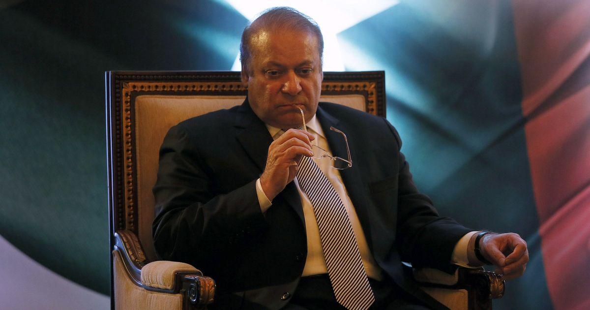 Nawaz Sharif resigns as prime minister after Pakistan Supreme Court disqualifies him from the post
