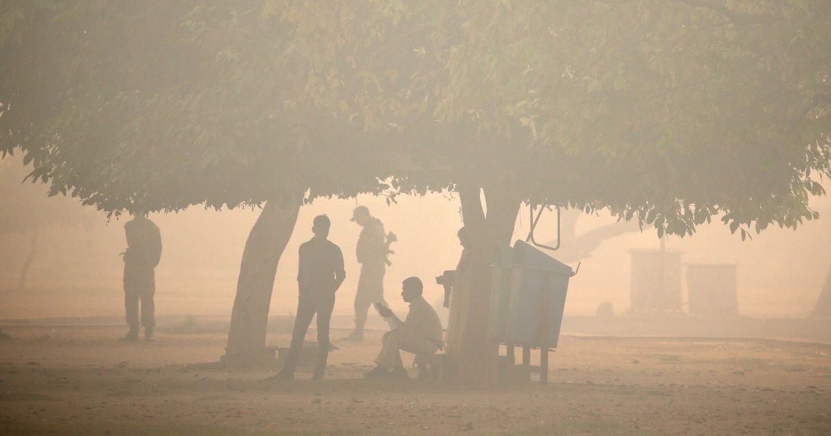 Delhi chokes after Diwali despite pollution board’s claims, Supreme Court’s ban on firecracker sales