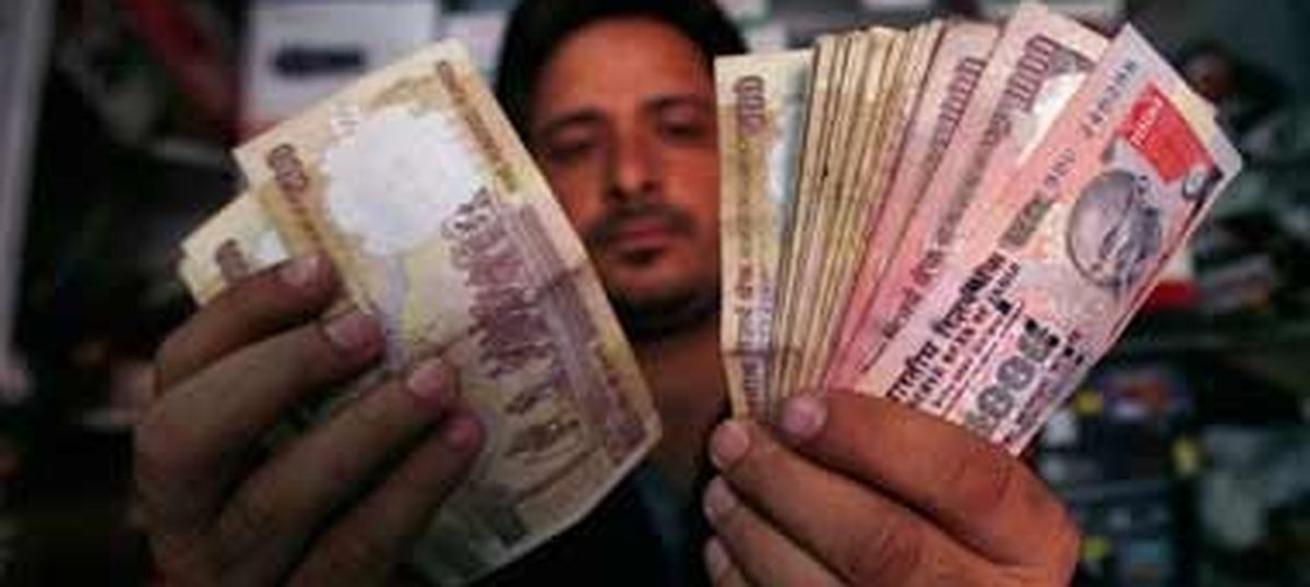 Centre considering ordinance banning possession of old currency notes over Rs 10,000 in value