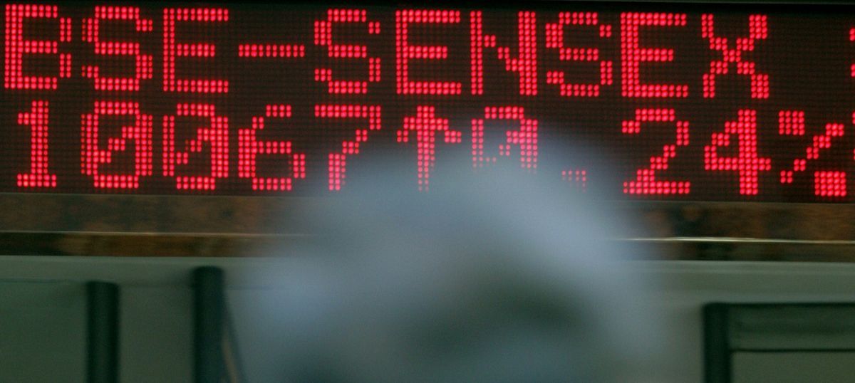 Markets fall as RBI’s upcoming policy meet makes investors cautious