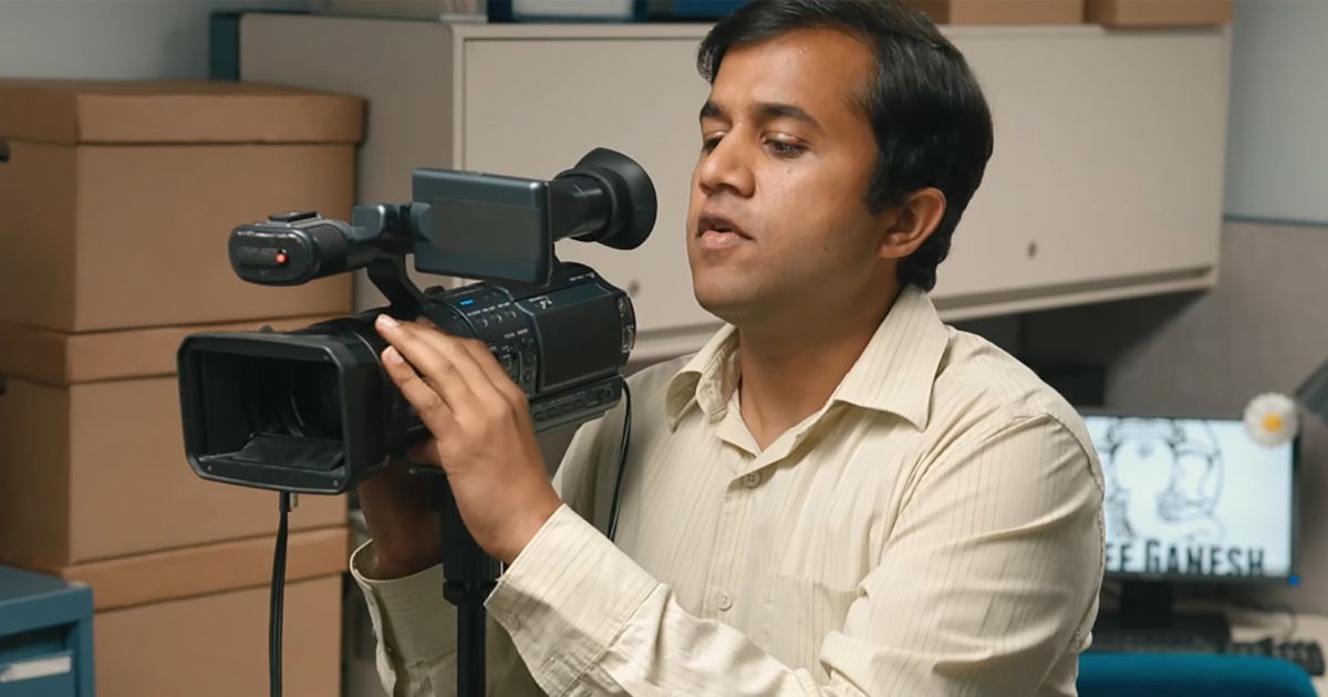 why omi vaidya from 3 idiots agreed to play an indian buffoon in