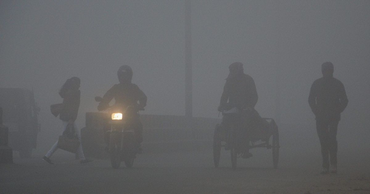 Air pollution in Delhi continues to remain at hazardous levels