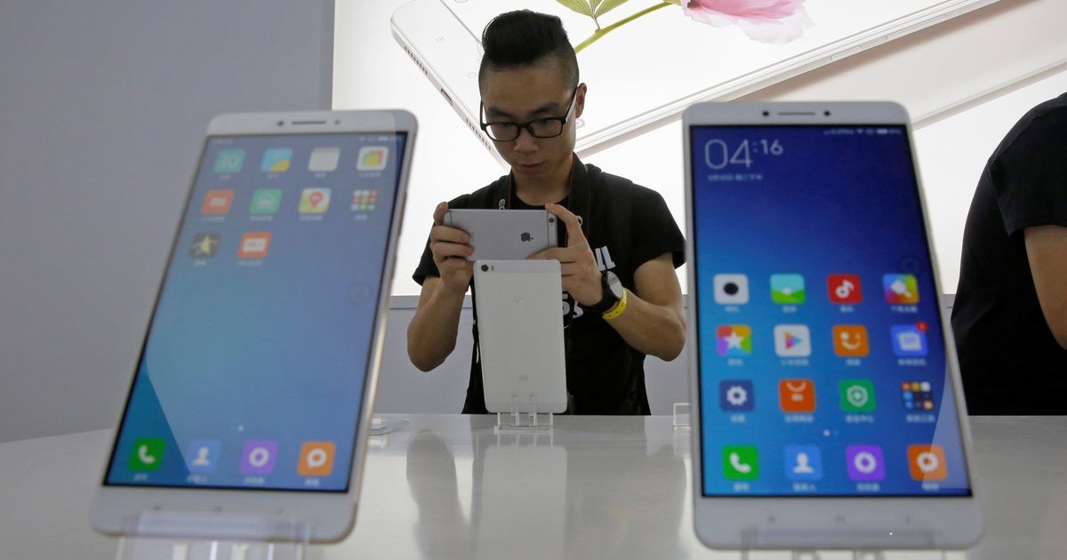 Smartphone shipments reach record high in India, Xiaomi joins Samsung as most popular brand: Report