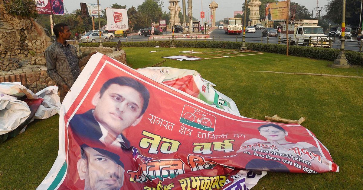 UP polls: EC asks Mulayam Singh and Akhilesh Yadav to reply on the party symbol dispute by Jan 9