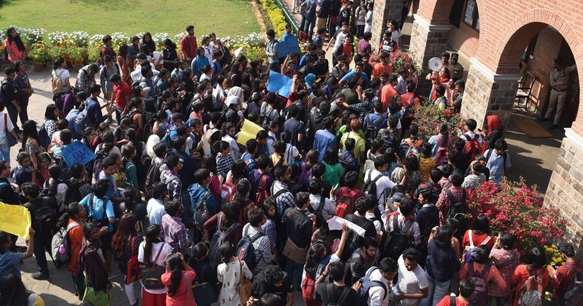 DU likely to start course on how to write FB posts, blogs for English literature students