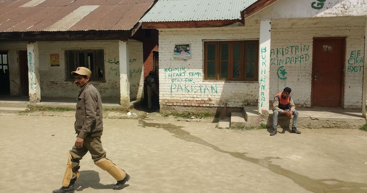 Polling booth walls covered with pro-Pakistan slogans in Kashmir’s Budgam district. Image credit: Rayan Naqash Polling booth walls covered with pro-Pakistan slogans in Kashmir’s Budgam district. Image credit: Rayan Naqash
