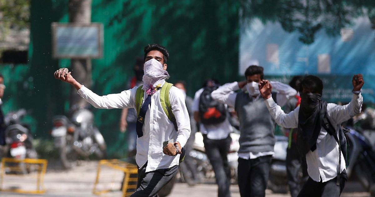 कश्मीर में होने वाली एक नियमित पत्थरबाजी का आंखों देखा हाल