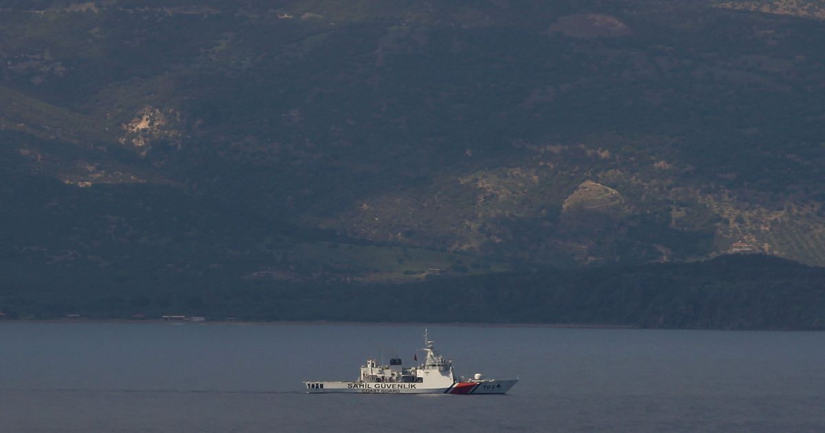 At least 15 refugees drown after boat capsizes between Greece and Turkey in Aegean Sea