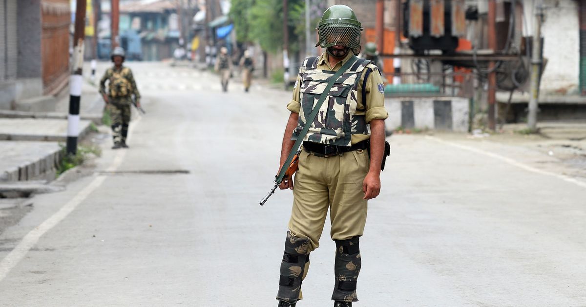 Jammu and Kashmir: Soldier, suspected militant killed in gunfight in Pulwama