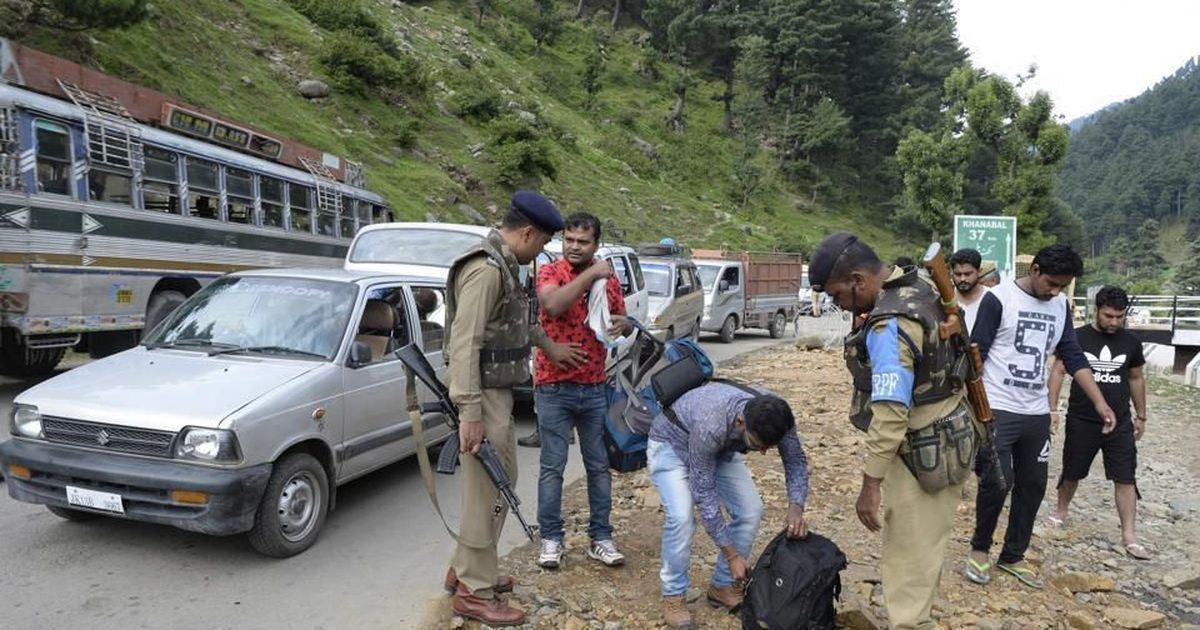 Militants attack army convoy in south Kashmir, one soldier injured Militants attack army convoy in south Kashmir, one soldier injured