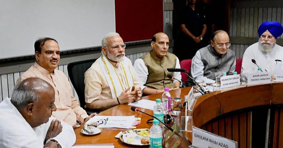 क्या केंद्र सरकार अपनी गलतियां सुधारने को भी अपनी उपलब्धि के तौर पर पेश कर सकती है?