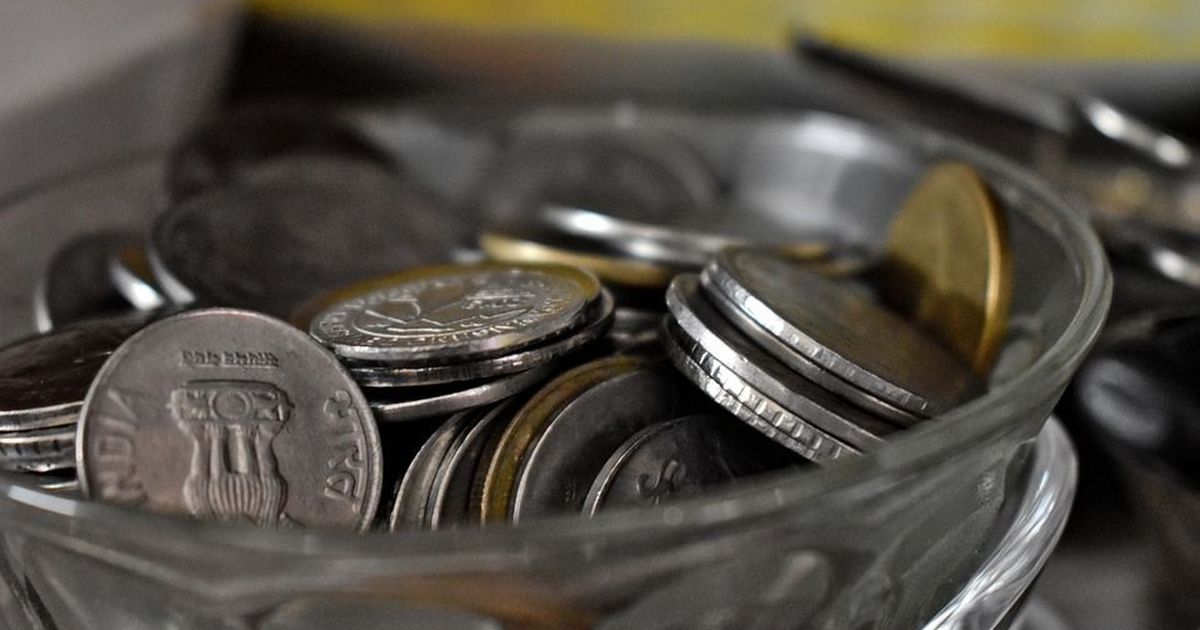 Rupee hits a new all-time low against the US dollar, domestic indices fall sharply