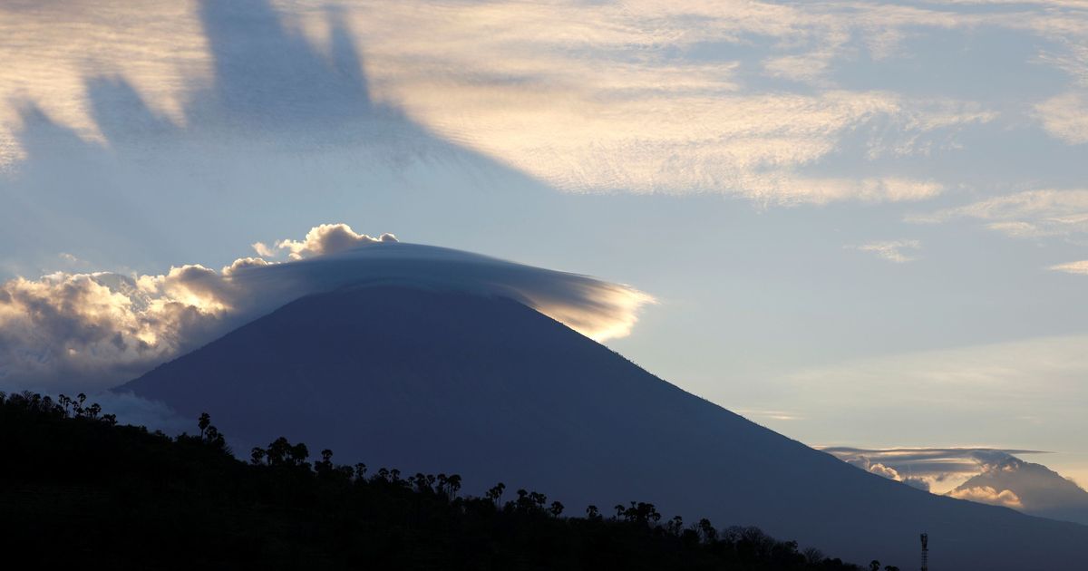 Indonesia: 50,000 people evacuated as volcanic eruption in Bali is imminent