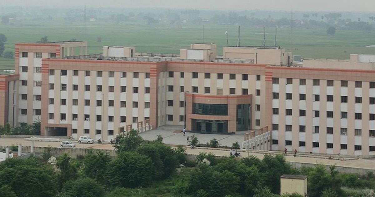 Man carries 9-year-old daughter’s body for 4 km after Patna hospital allegedly refuses ambulance