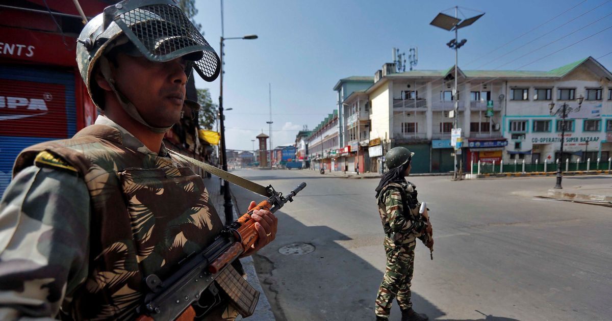 Srinagar: Security forces diffuse device planted near city, second in two days
