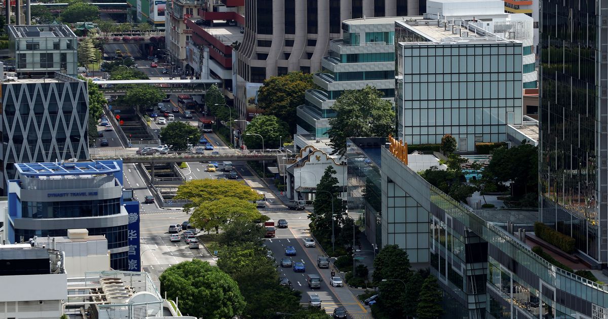 Singapore to limit cars by February 2018 because of land constraints