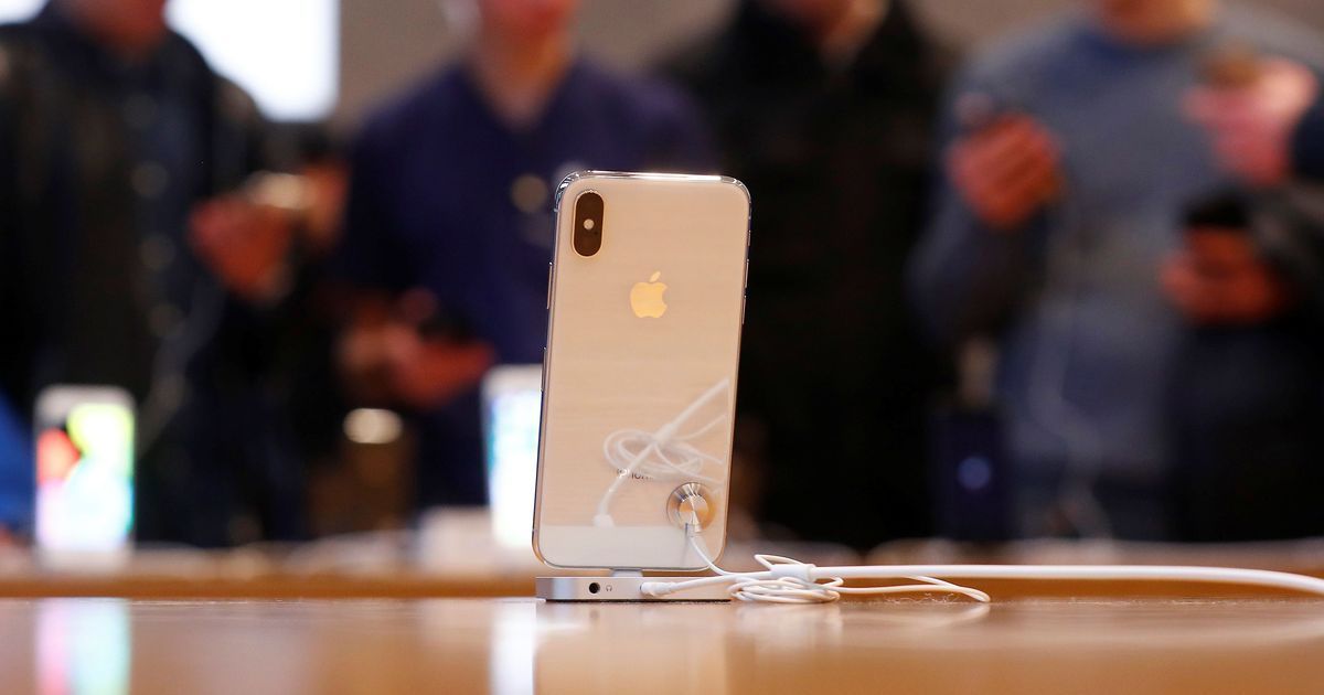 Apple’s iPhone X sales begin in India