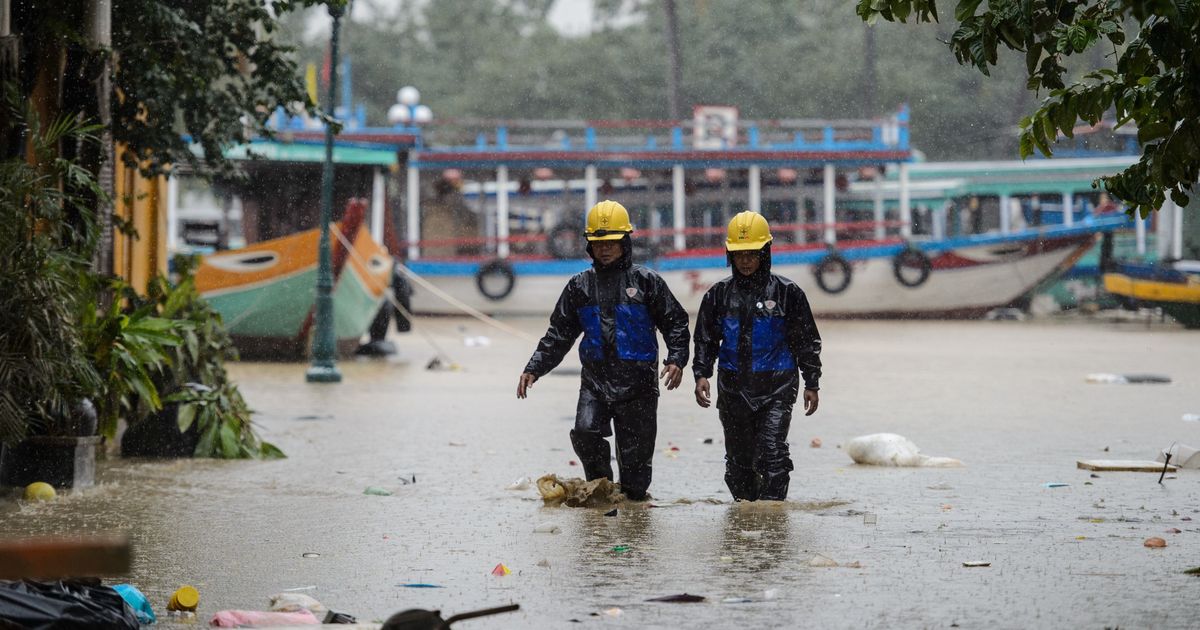 Over 100 people killed in Typhoon Damrey, Vietnam’s 12th major storm this year