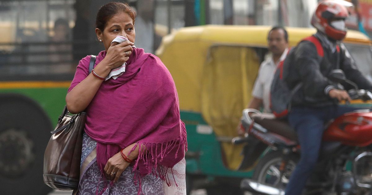 Delhi’s air quality improves slightly, but the smog is still a health hazard