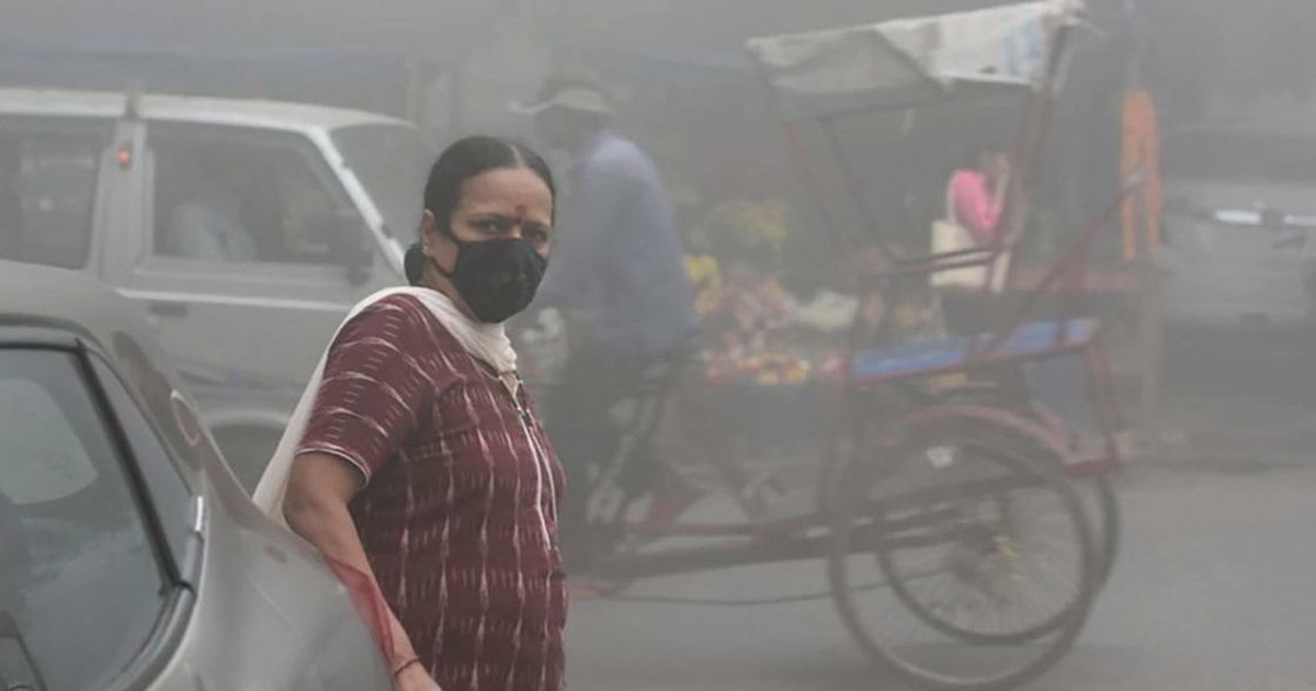 Visibility drops as air quality worsens in Delhi