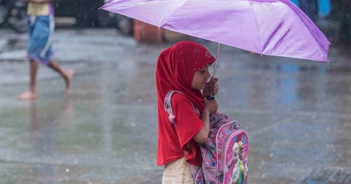 Cyclone Ockhi dissipates before making landfall in Gujarat