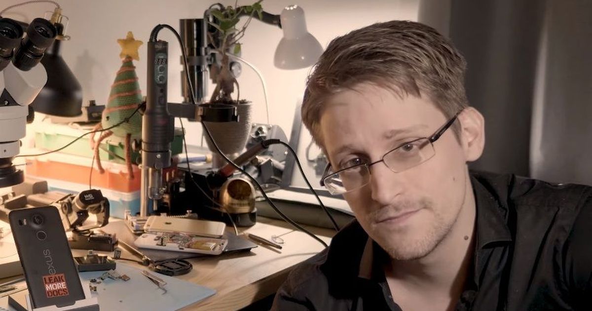 Journalist who exposed Aadhaar data breach deserves an award, not investigation, says Edward Snowden