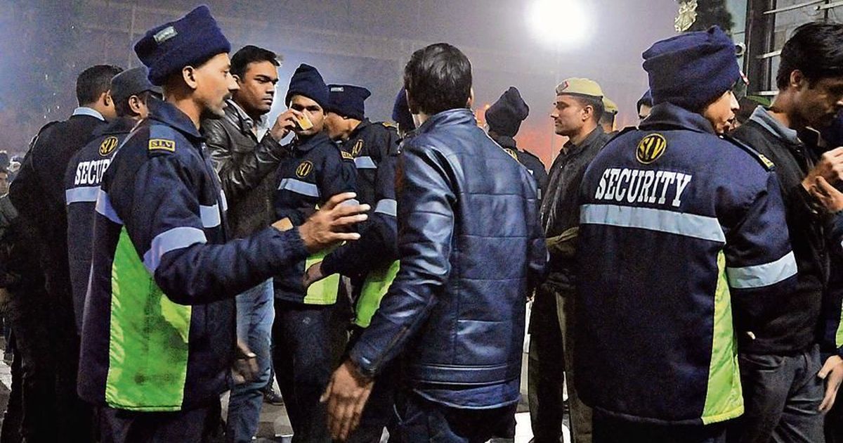 Gurugram: Youth clash with police personnel checking ID cards on New Year's Eve