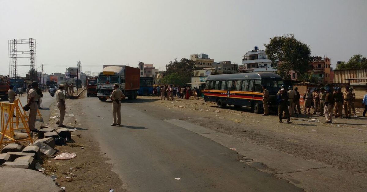 Maharashtra Bandh: Suburban train services disrupted on Central Railway Maharashtra Bandh: Suburban train services disrupted on Central Railway