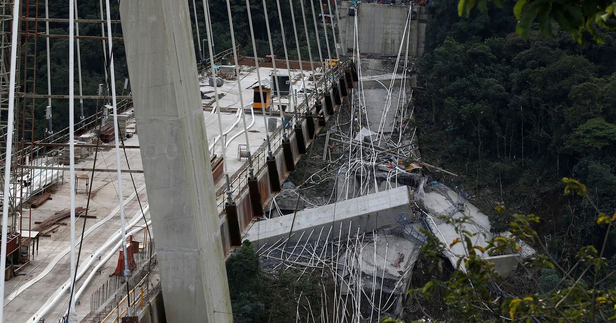 Colombia: 10 workers die after bridge they were constructing in Chirajara collapses