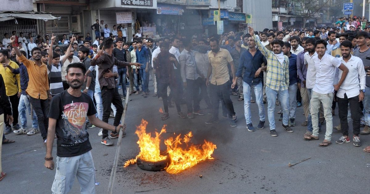 Protestors against ‘Padmaavat’ block roads, torch vehicles in Gujarat, attack toll plaza in Noida