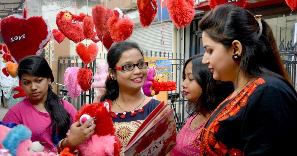 Valentine’s Day: Lucknow University bars students from campus; Shiv Sena, Bajrang Dal issue threats