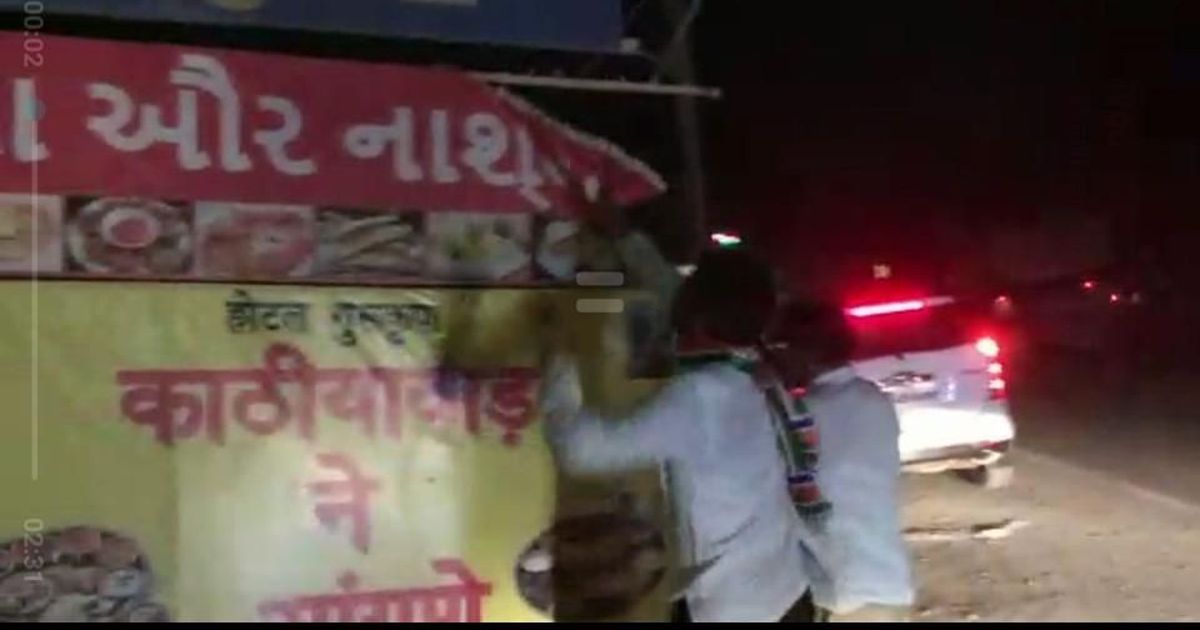 Workers of Maharashtra Navnirman Sena vandalise Gujarati signboards in Thane district