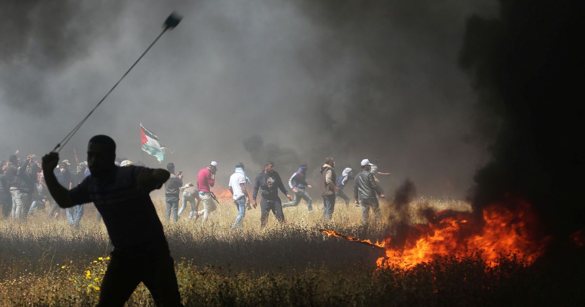 Israeli troops kill seven Palestinians as protests resume along Gaza border