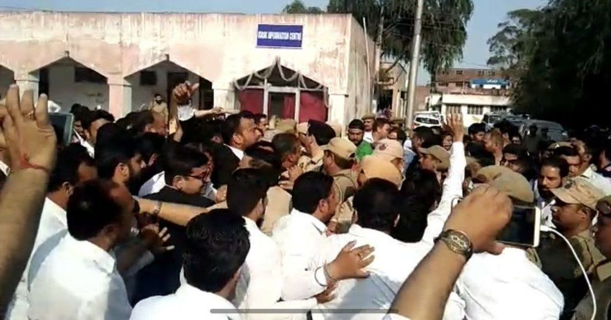 Kathua rape: Police lodge FIR against lawyers who tried to stop officials from filing chargesheet