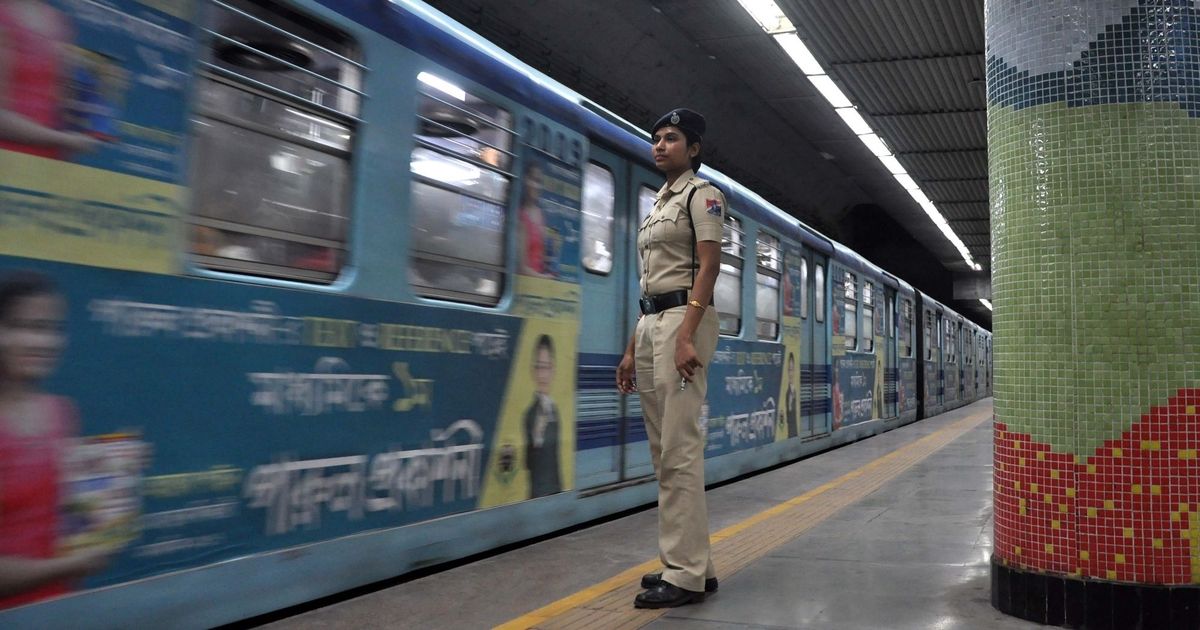 Kolkata: Passengers break open metro train windows after snag leaves them stranded in dark tunnel