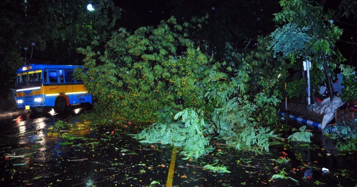 Heavy rainfall, storm hit West Bengal, 15 Dead, 50 injured