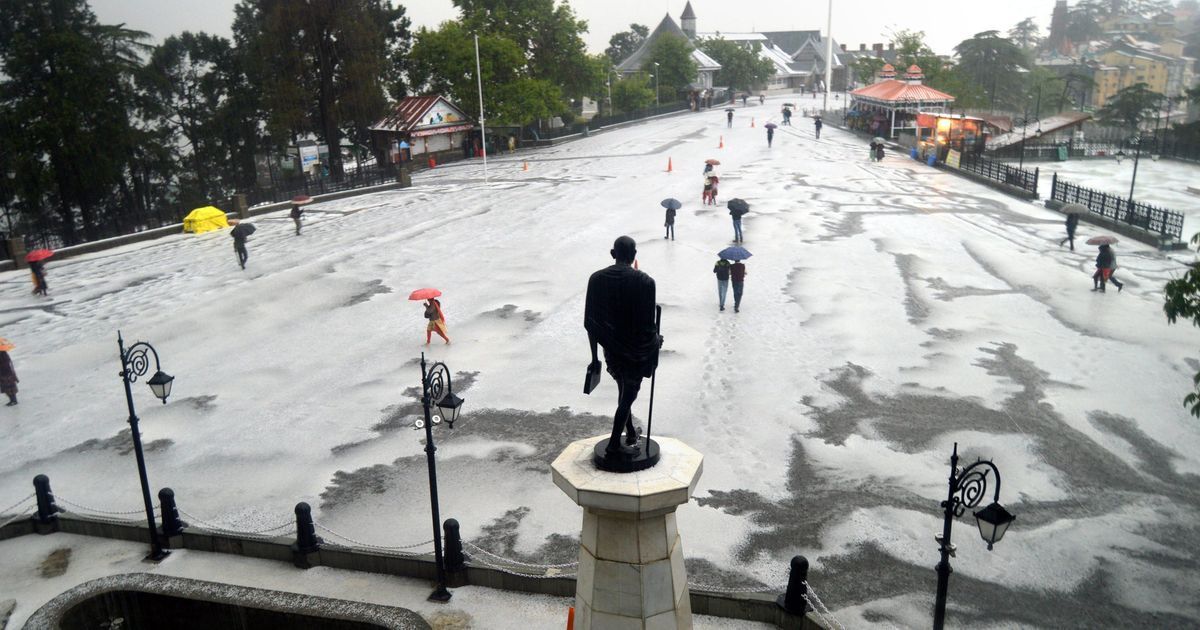 Uttarakhand: Pilgrim dead, former chief minister among hundreds stranded after heavy snowfall