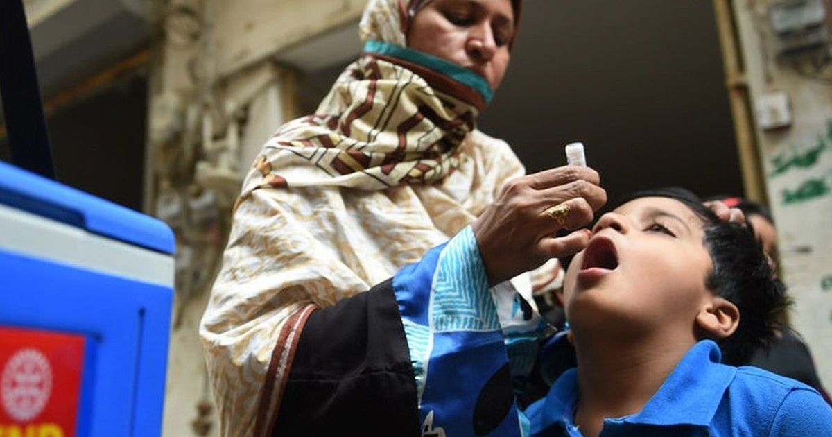 Pakistan: Seven private schools sealed for spreading rumours about anti-polio campaign