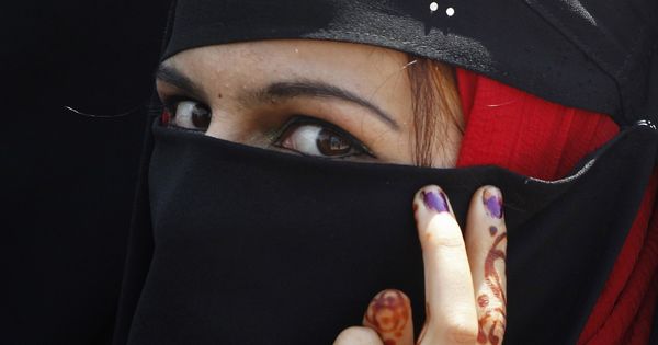 Kashmir school asks staff to avoid wearing hijab - Vimarsana News