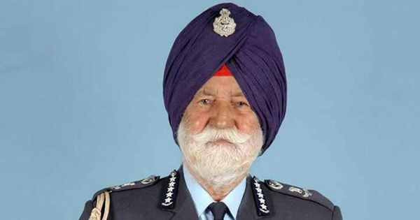 अर्जन सिंह के निधन के वक्त को लेकर ट्रिब्यून और प्रधानमंत्री की बातों में इतना फर्क क्यों है?