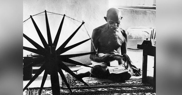 'दिलों में प्रेम की लौ जलानी होगी'